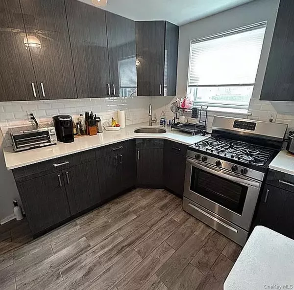 Glen Oaks, NY 11004,264-17 Langston AVE #2nd fl