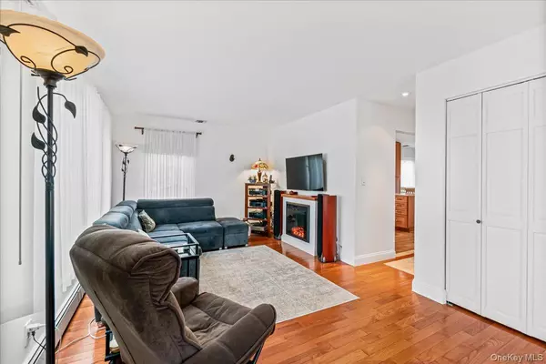 Ronkonkoma, NY 11779,4928 Express DR