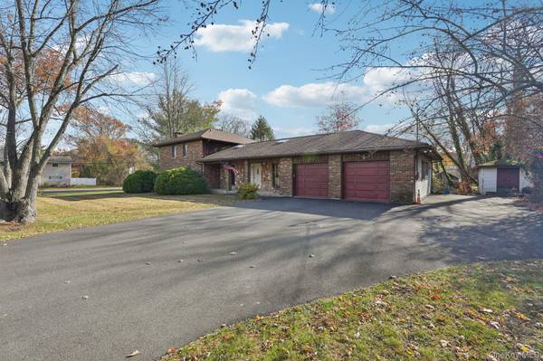 Bardonia, NY 10954,24 Brenda LN