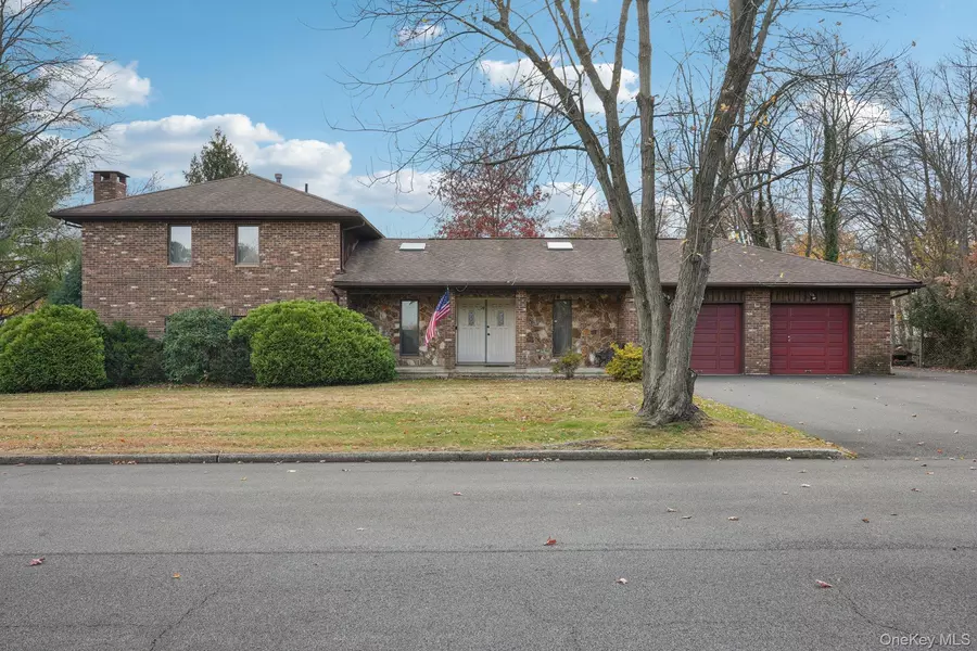 24 Brenda LN, Bardonia, NY 10954