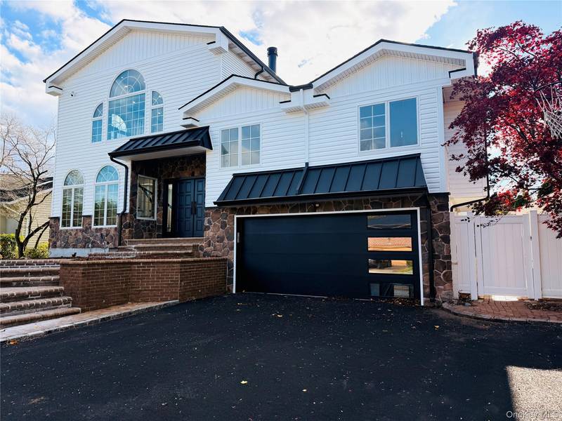 65 Mellow Ln, Jericho, NY 11753