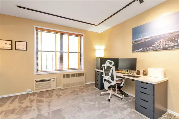 Oakland Gardens, NY 11364,80-35 Springfield Blvd #4F