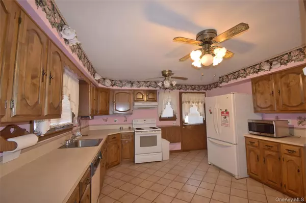 Holbrook, NY 11741,297 Clarice BLVD