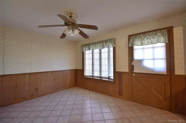 Holbrook, NY 11741,297 Clarice BLVD