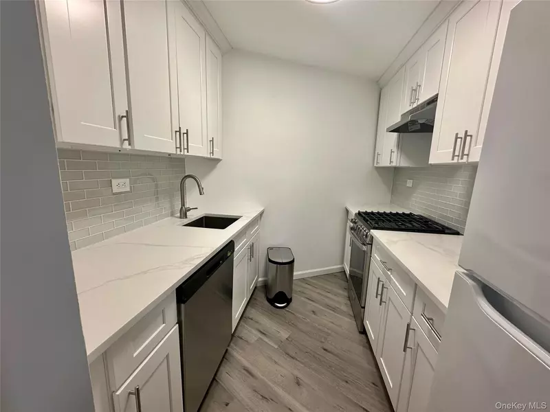 2 BAY CLUB DR #11H, Bayside, NY 11360