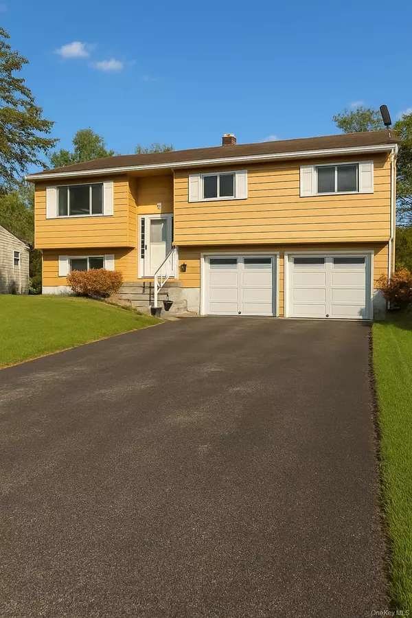 5 Cayuga DR, Wappingers Falls, NY 12590