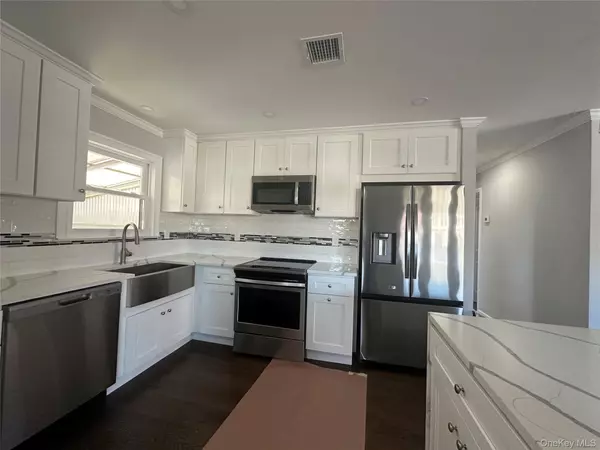 133 7th ST, Bethpage, NY 11714