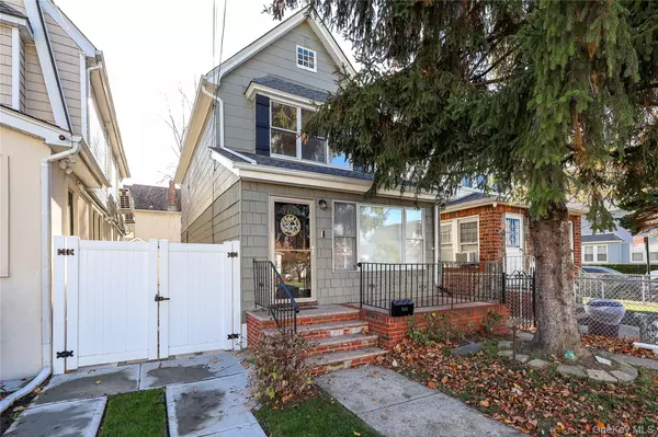 72-04 Manse ST, Forest Hills, NY 11375