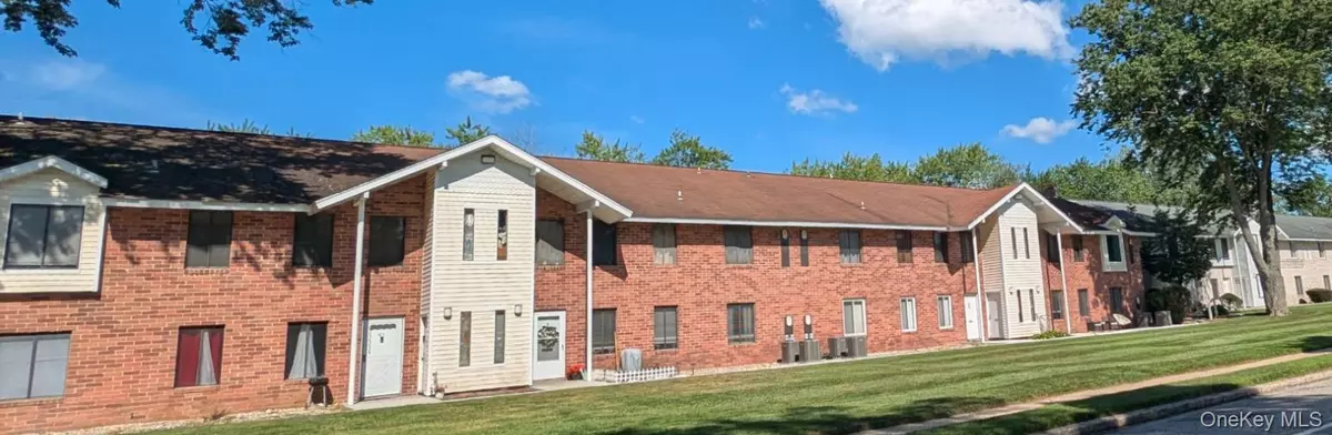 Coram, NY 11727,10 Aspen CT #0