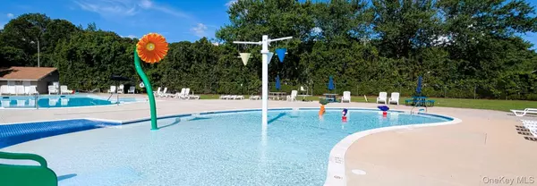 Coram, NY 11727,10 Aspen CT #0