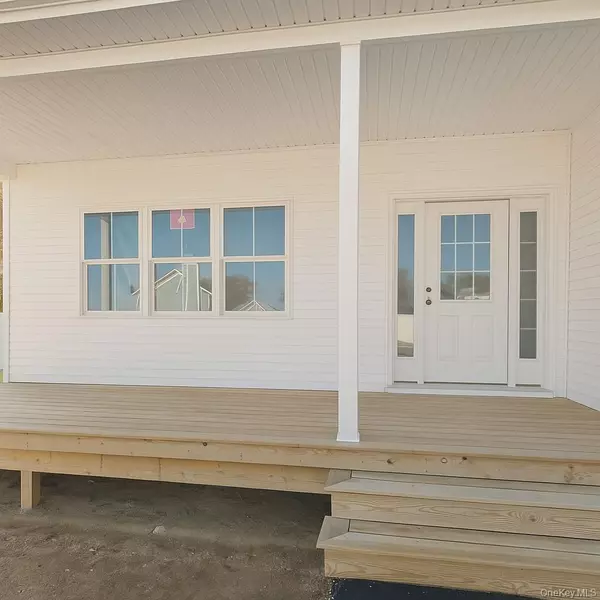 Ridge, NY 11961,12 Fox Run CT