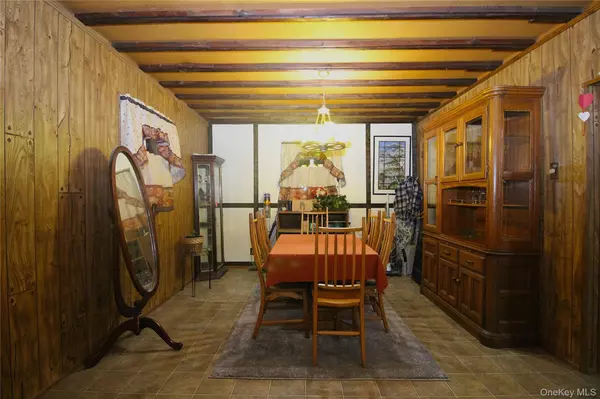 Amityville, NY 11701,878 County Line RD