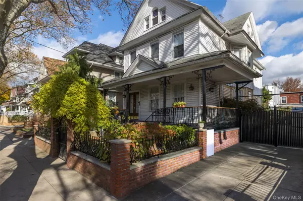 Woodhaven, NY 11421,85-83 88th ST