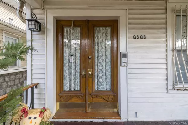 Woodhaven, NY 11421,85-83 88th ST