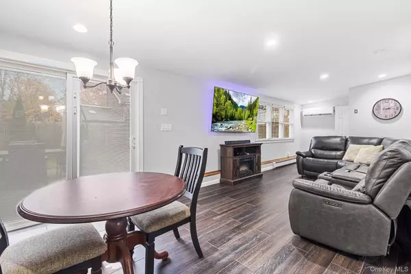 Mastic Beach, NY 11951,166 Neighborhood RD