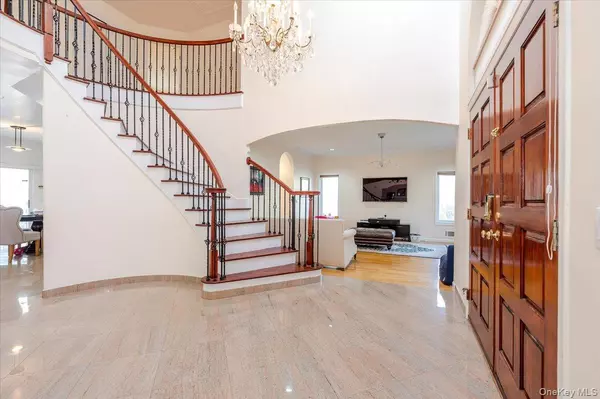 Great Neck, NY 11023,11 Drury LN