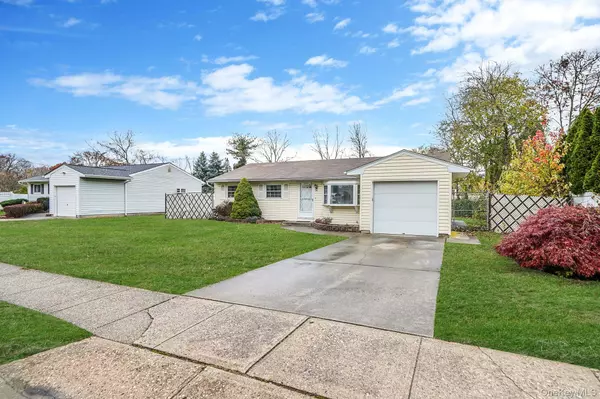 Selden, NY 11784,98 Rose PL