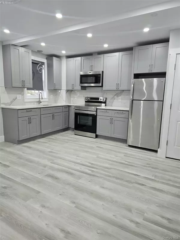 Maspeth, NY 11378,59-34 Flushing AVE #2