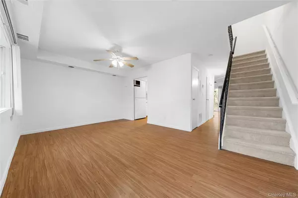 Calverton, NY 11933,34 Wooded WAY