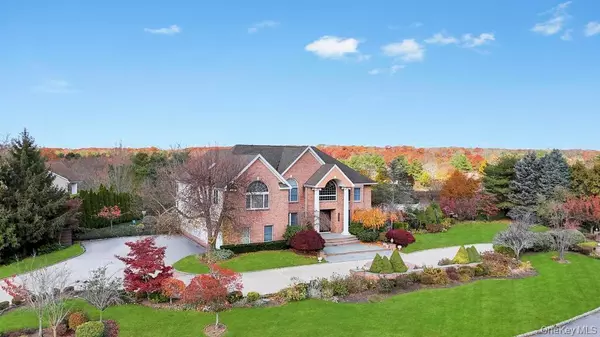 Melville, NY 11747,2 Old Bridge CT