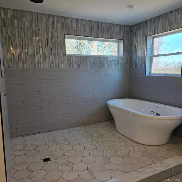 Milton, NY 12547,42 Sands AVE