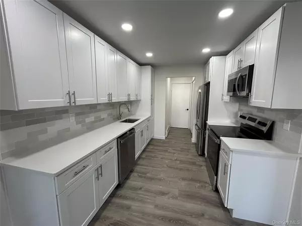 Coram, NY 11727,5 Norfolk CT