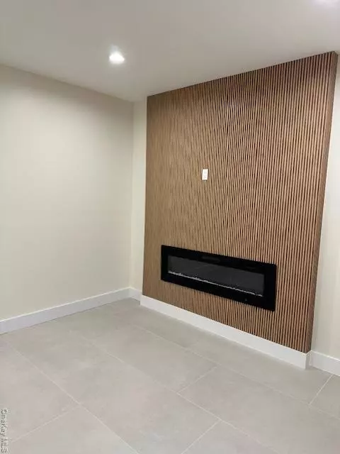 Westbury, NY 11590,49 Pilgrim LN