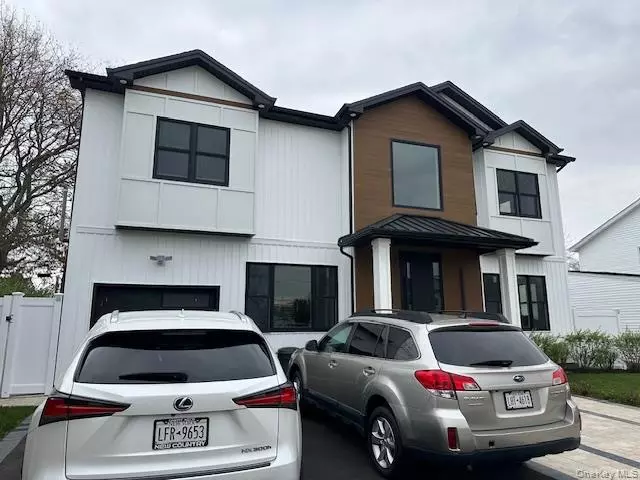 Westbury, NY 11590,49 Pilgrim LN