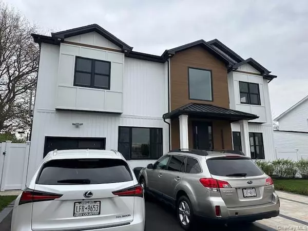 49 Pilgrim LN, Westbury, NY 11590