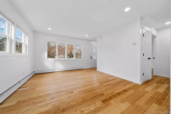 Coram, NY 11727,78 Carr Ln