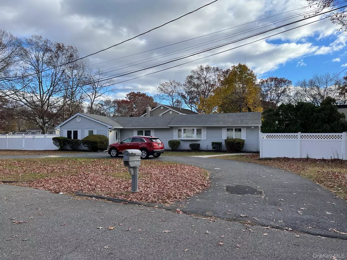 Lake Grove, NY 11755,10 Pine ST