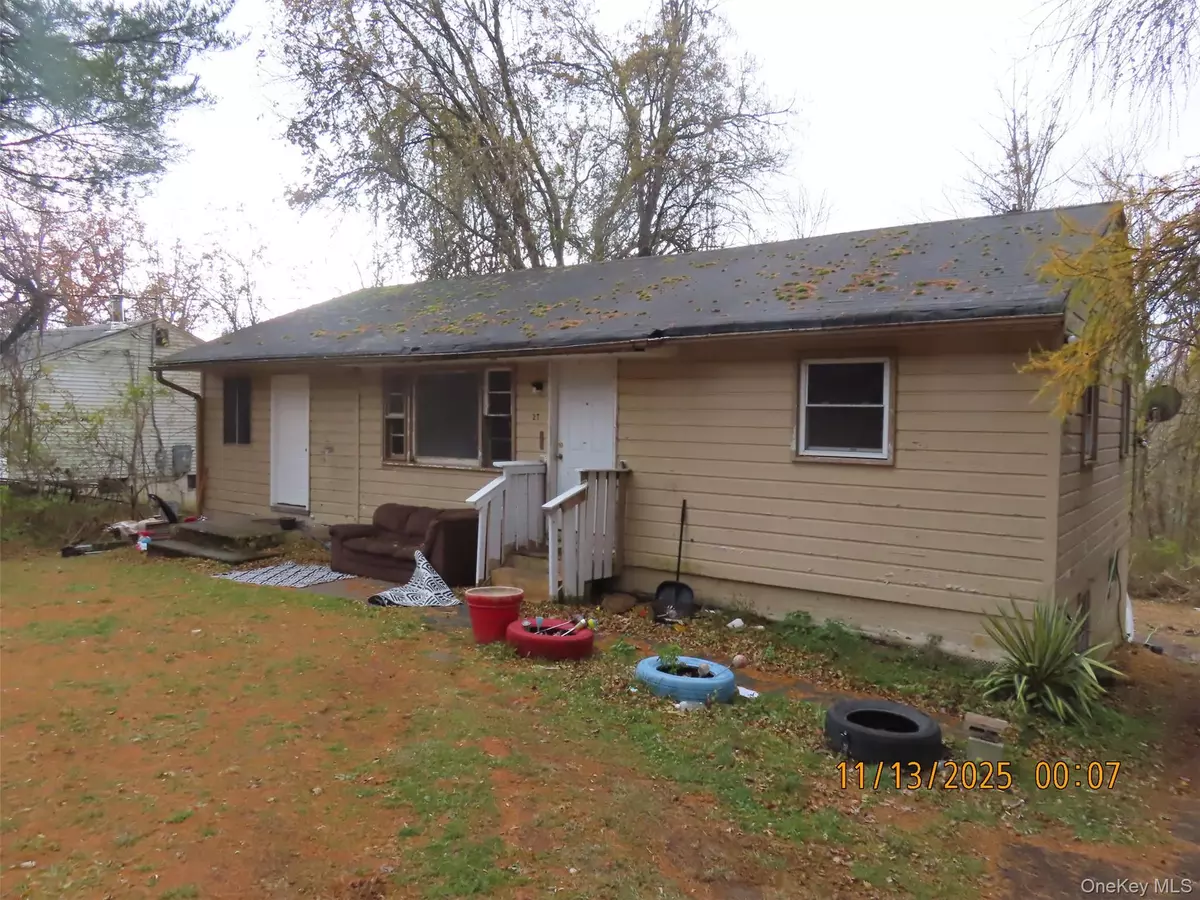 Highland Mills, NY 10930,27 Sunny LN