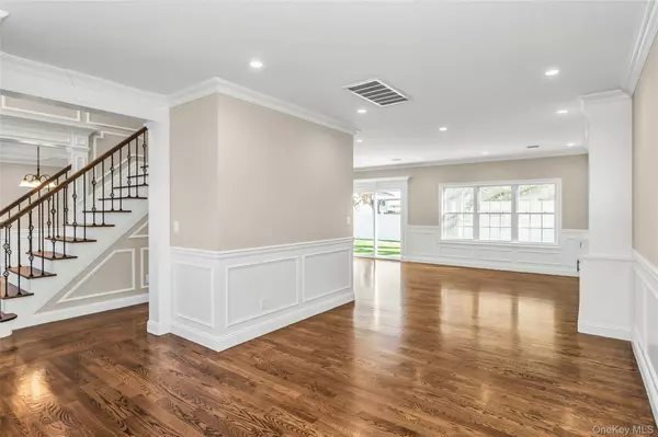 Hicksville, NY 11801,9 Briggs ST