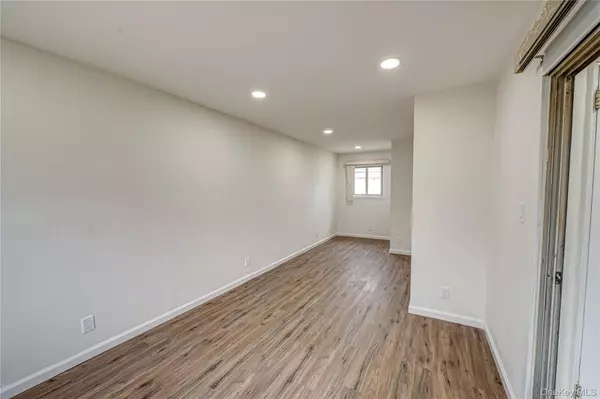 Plainview, NY 11803,10 Gerhard RD