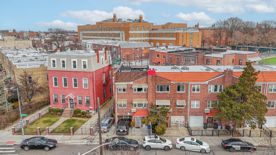 47-05 Newtown RD, Long Island City, NY 11103