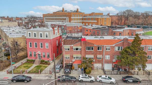 47-05 Newtown RD, Long Island City, NY 11103