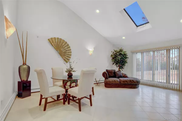 Dix Hills, NY 11746,254 Pine Acre BLVD