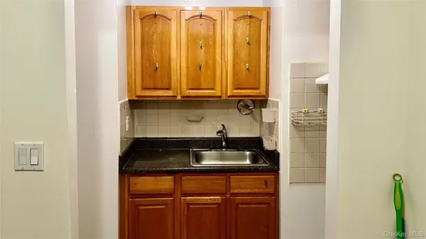 Kew Gardens, NY 11415,84-70 129 St #6J