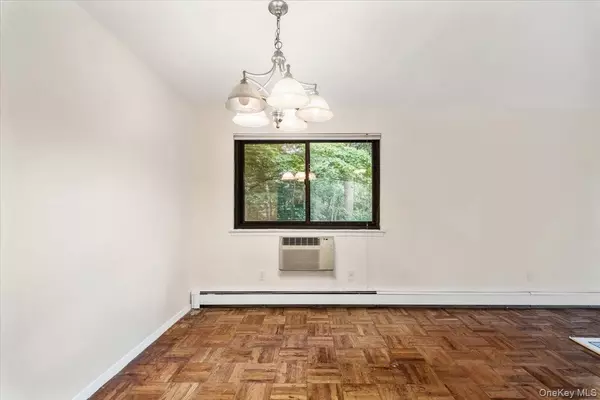 Scarsdale, NY 10583,356 Central Park AVE #E10