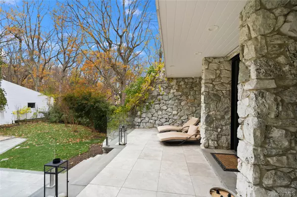 Upper Brookville, NY 11771,40 W View DR