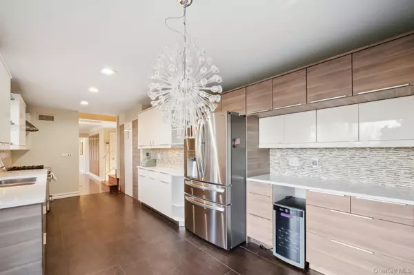 Hewlett Harbor, NY 11557,1250 Harbor RD