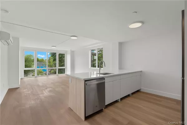 White Plains, NY 10601,Ten Lyon PL #2L