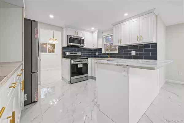 Centereach, NY 11720,42 Holiday Park DR