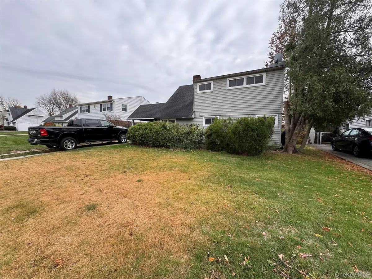 Levittown, NY 11756,231 Blacksmith RD