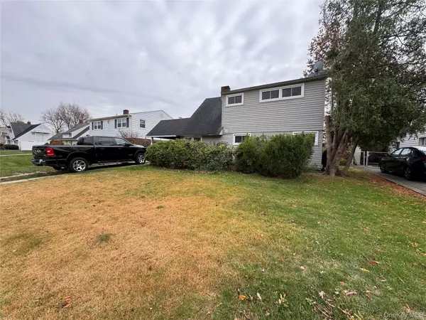 231 Blacksmith RD, Levittown, NY 11756