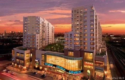 Flushing, NY 11354,40-22 College Point BLVD #PH2K