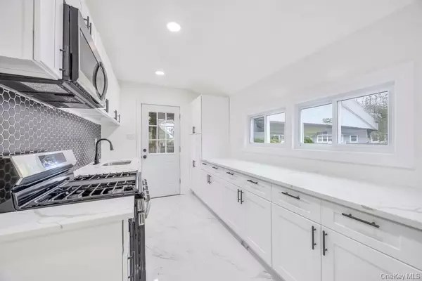 Brentwood, NY 11717,148 Claywood DR