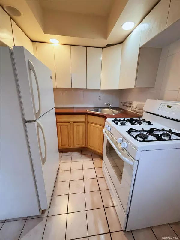 Flushing, NY 11354,137-11 32nd AVE #2N