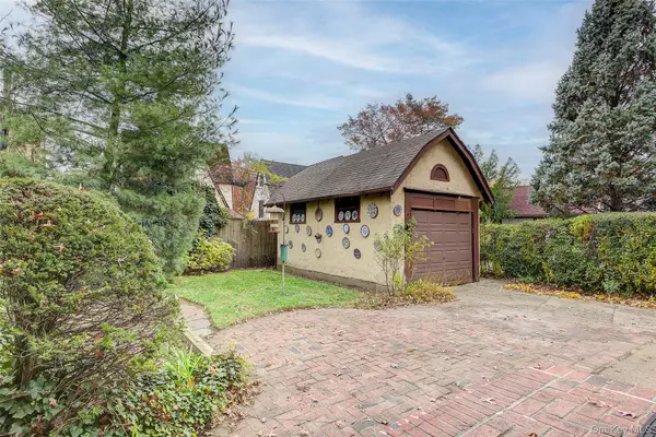 Forest Hills, NY 11375,70-50 Ingram ST