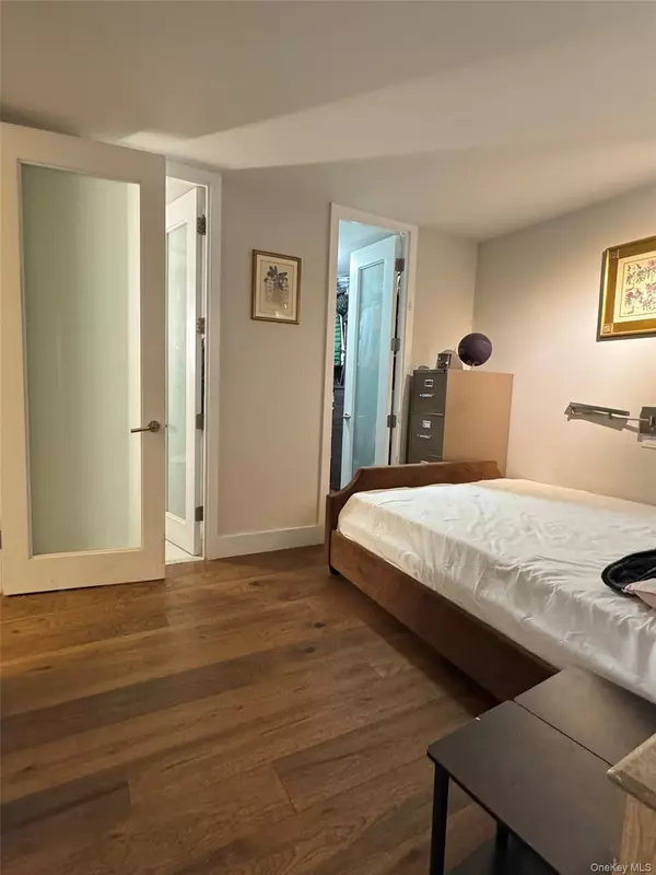 New York (manhattan), NY 10025,275 W 96th ST #11F